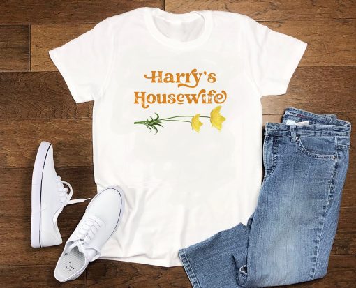 Art Text Harry’s Housewife Unisex T-Shirt