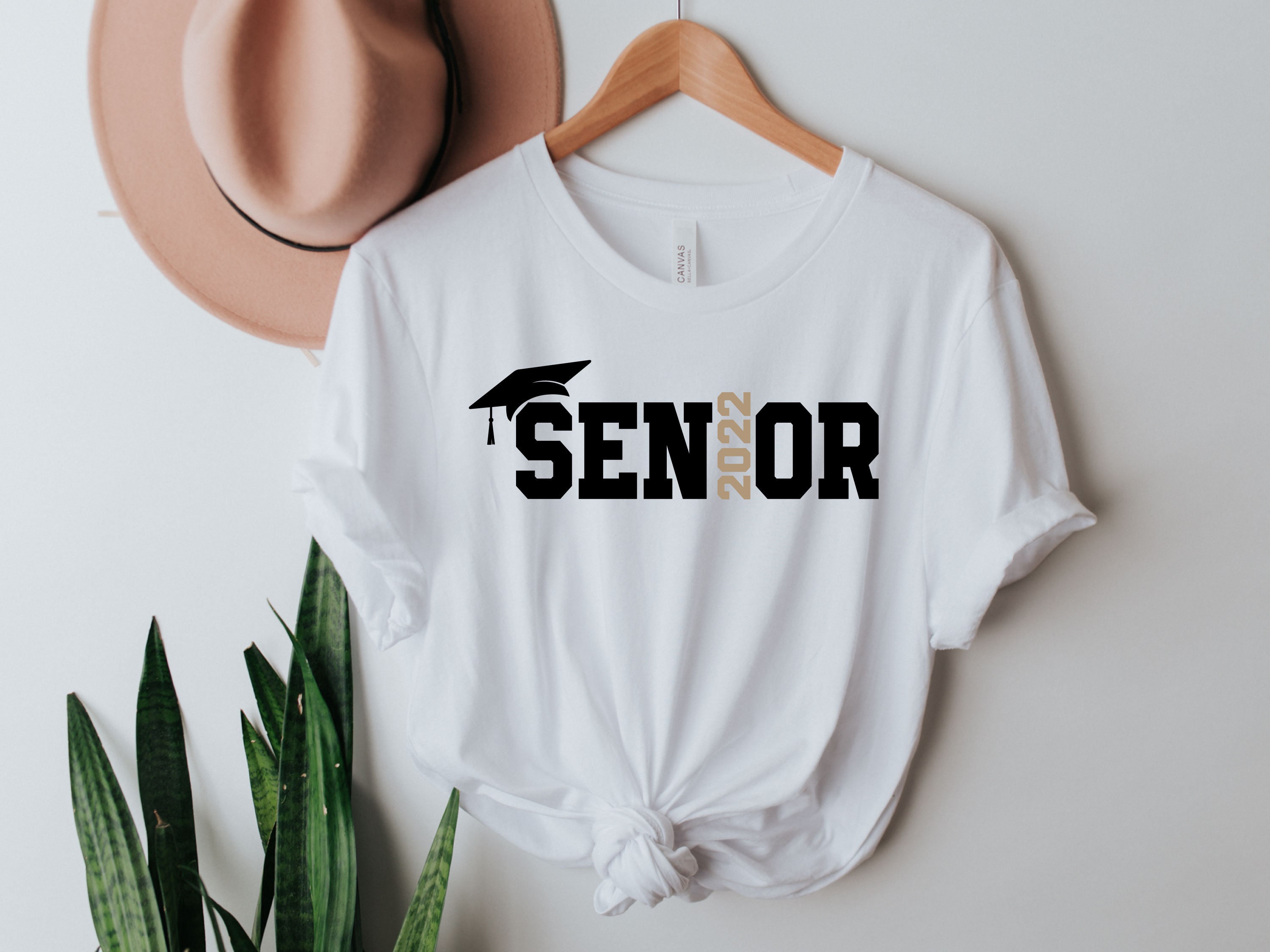 Funny Art Text Senior 2022 Graduation Day Unisex T-Shirt