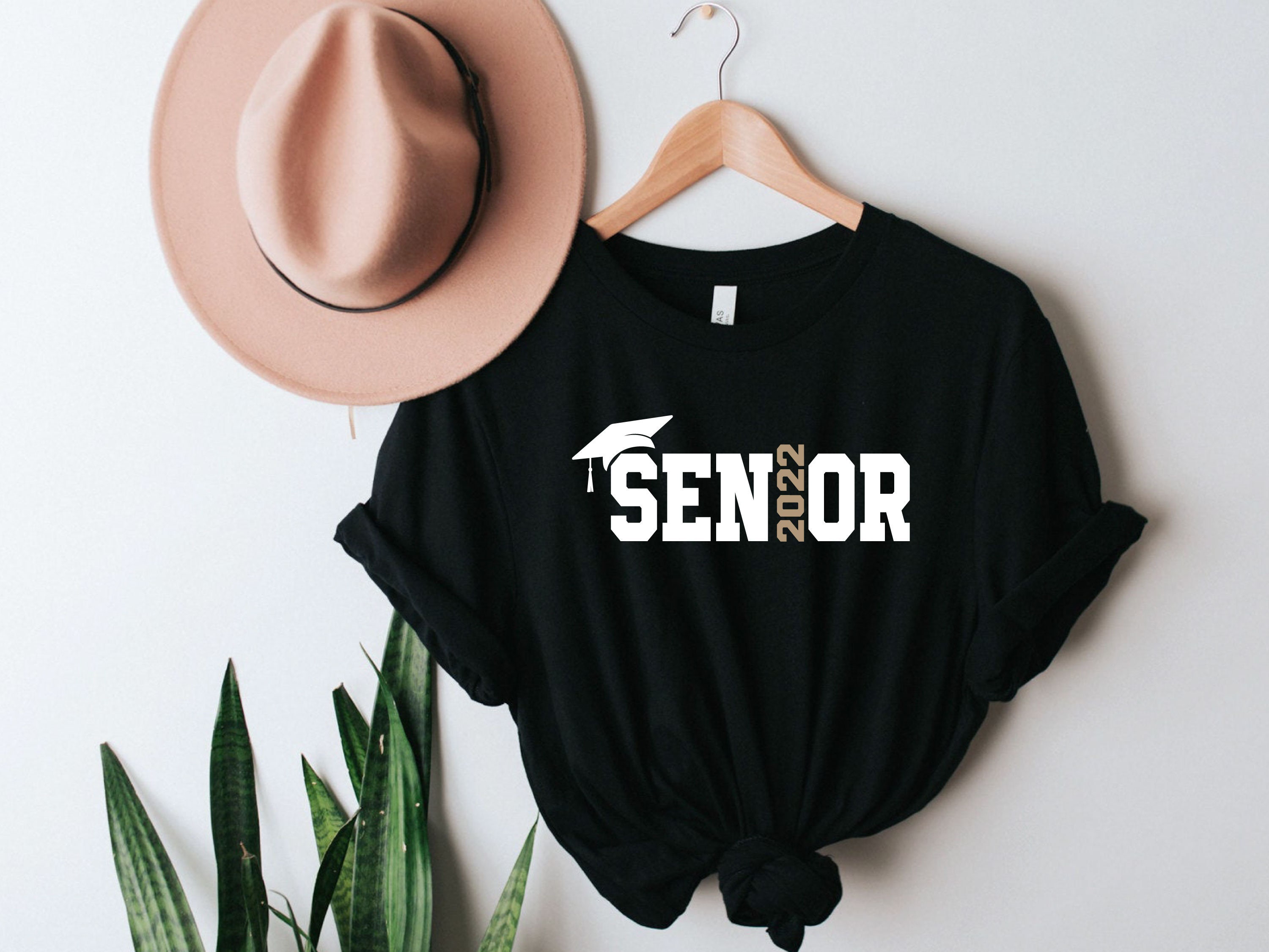 Funny Art Text Senior 2022 Graduation Day Unisex T-Shirt