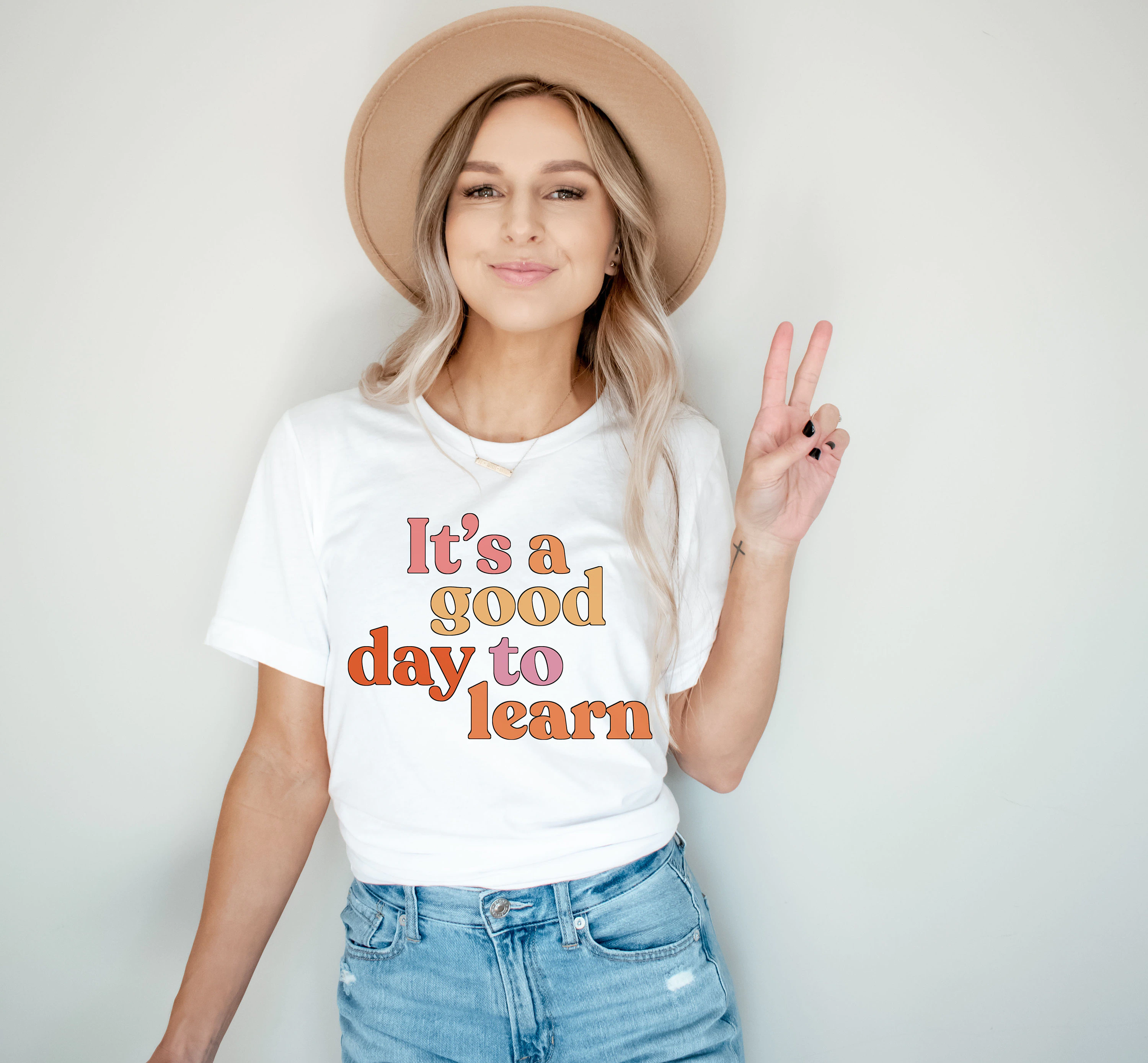 It’s A Good Day To Learn Cute Teacher Unisex T-Shirt