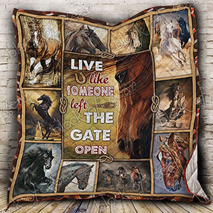 Live Like Someone Left The Gate Open Horse Quilt Blanket