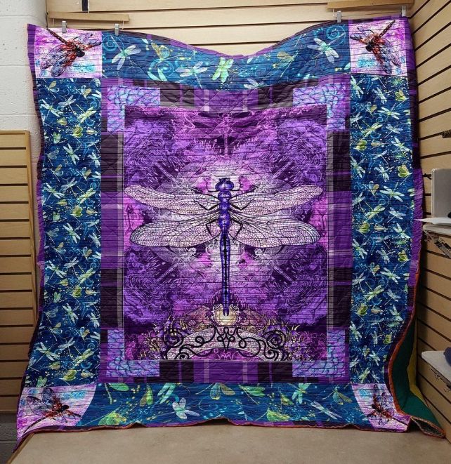 Purple Dragonfly With Purple Pattern Quilt Blanket