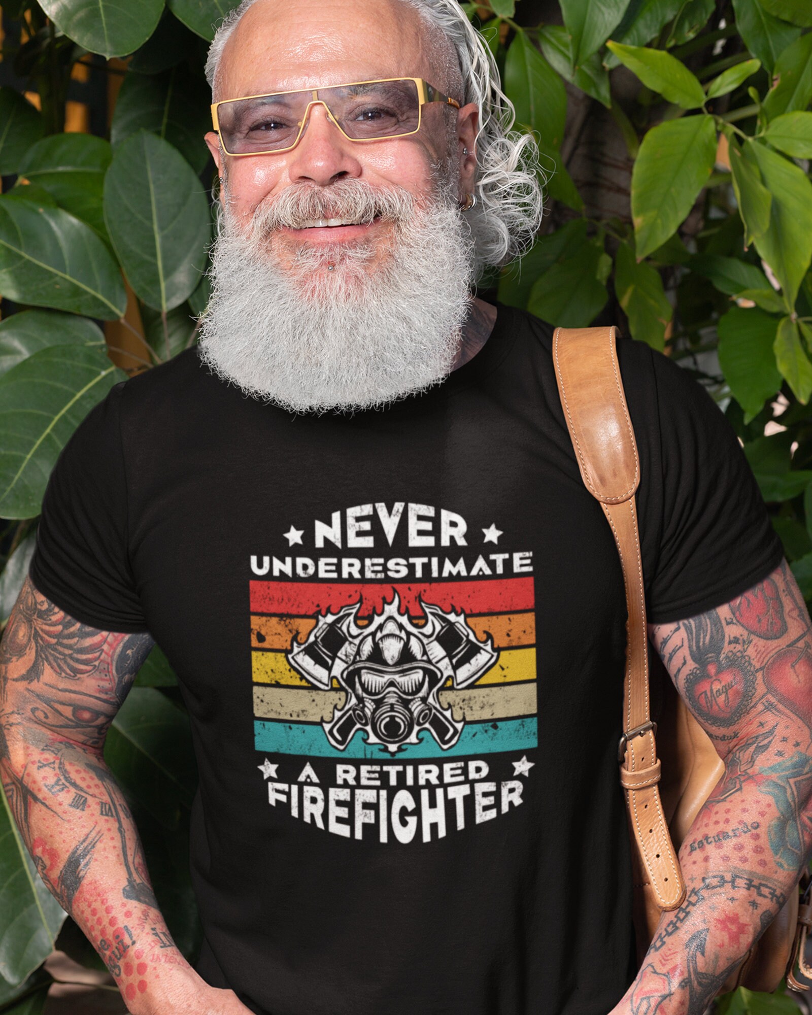 Vintage Never Underestimate A Retired Firefighter Unisex T-Shirt