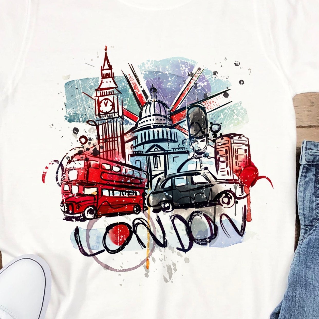 London Travel Queen Platinum Jubilee Unisex T-Shirt