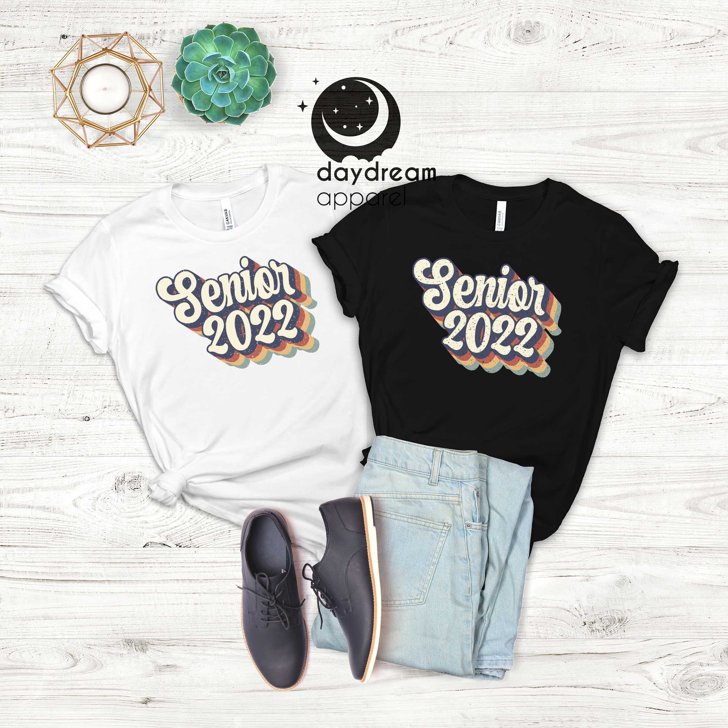 Retro Style Senior 2022 Graduation Day Unisex T-Shirt