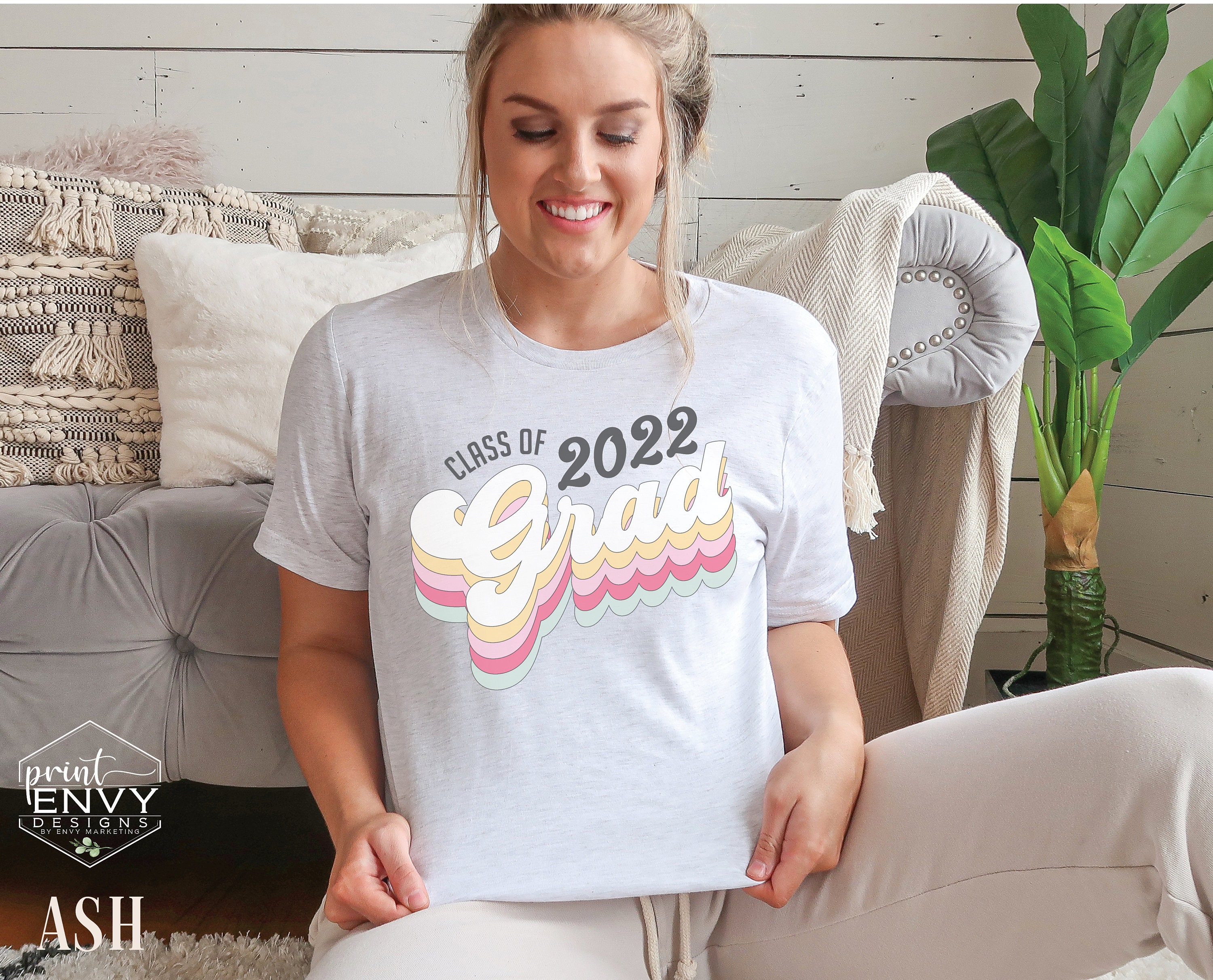 Vintage Retro Class Of 2022 Grad Graduation Day Unisex T-Shirt