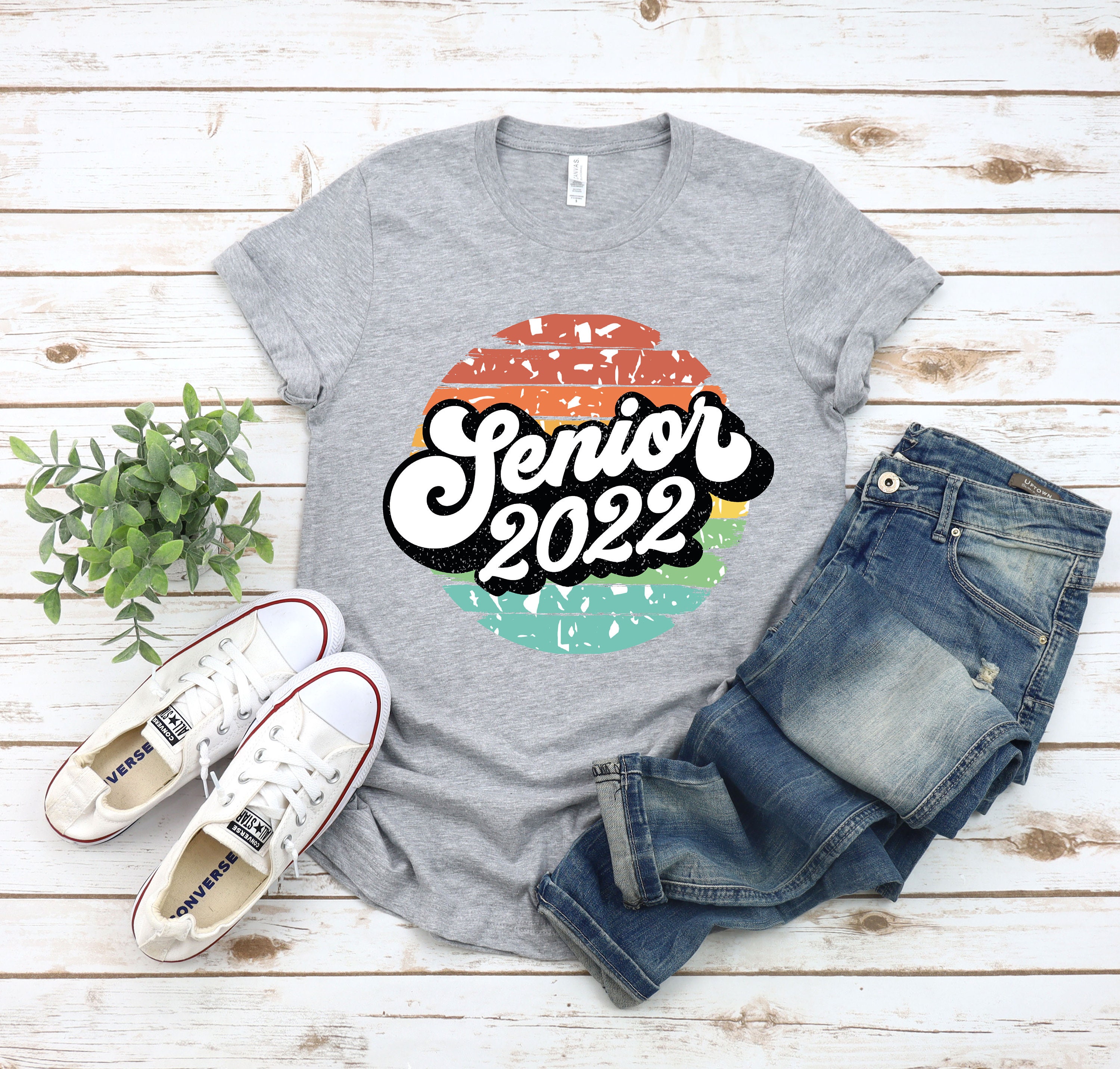 Vintage Retro Senior 2022 Graduation Day Unisex T-Shirt