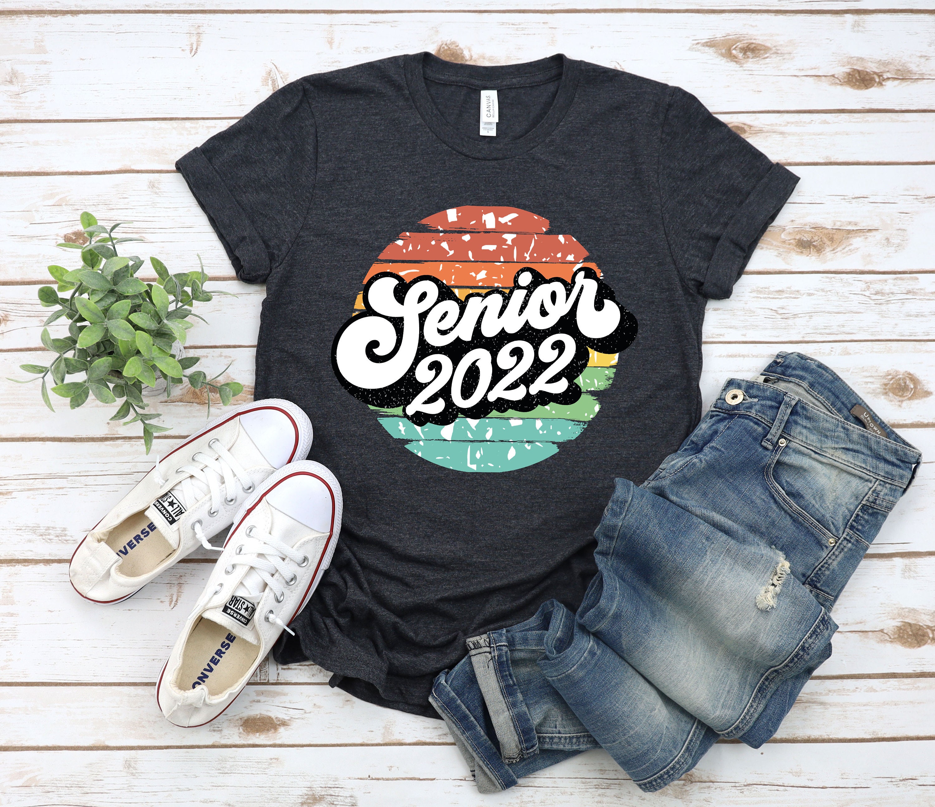 Vintage Retro Senior 2022 Graduation Day Unisex T-Shirt