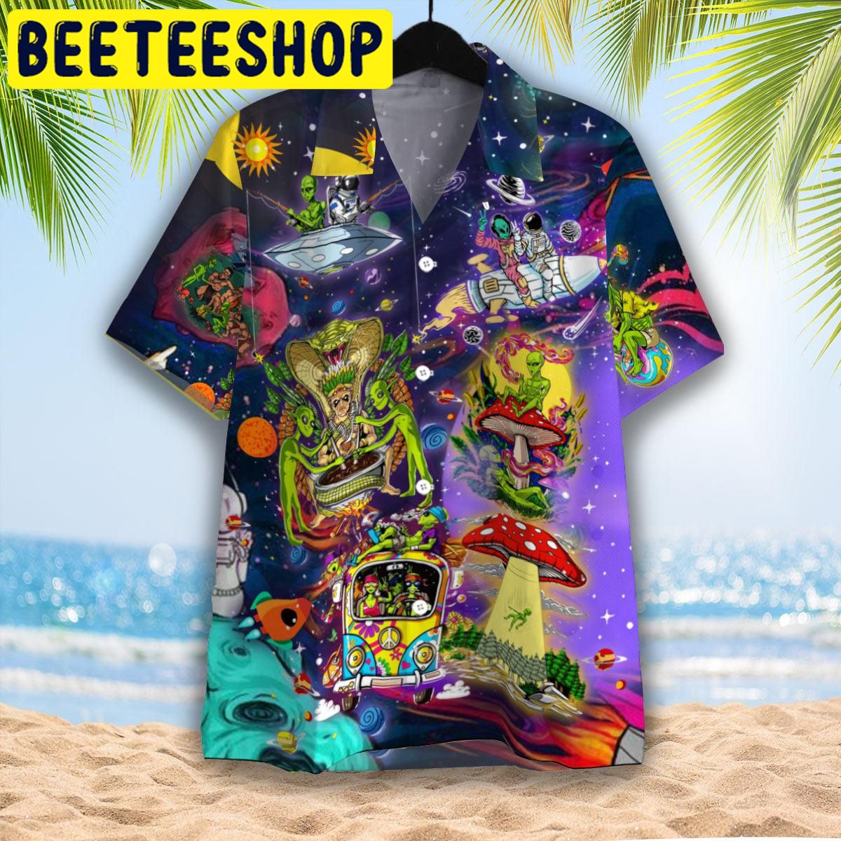 Alien Life in The Universe Hawaiian Shirt - Beeteeshop