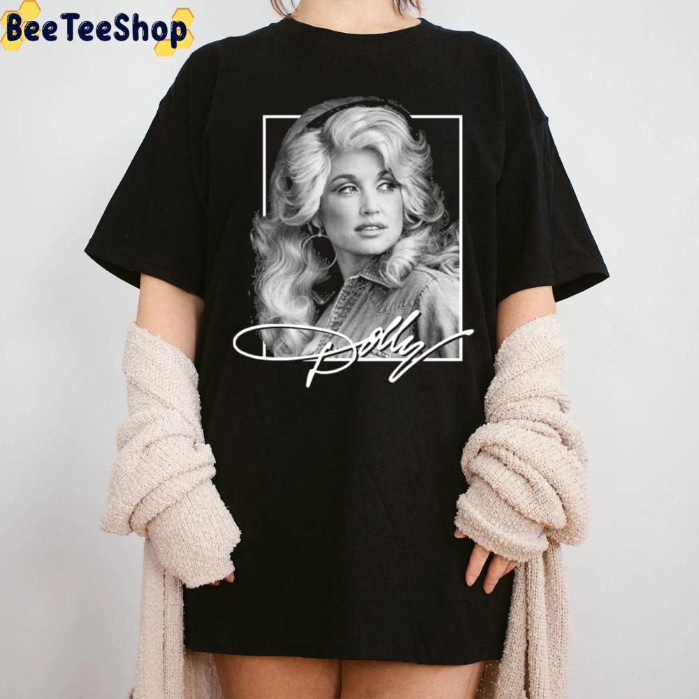 Vintage Retro Dolly Parton’s Trending Unisex T-Shirt