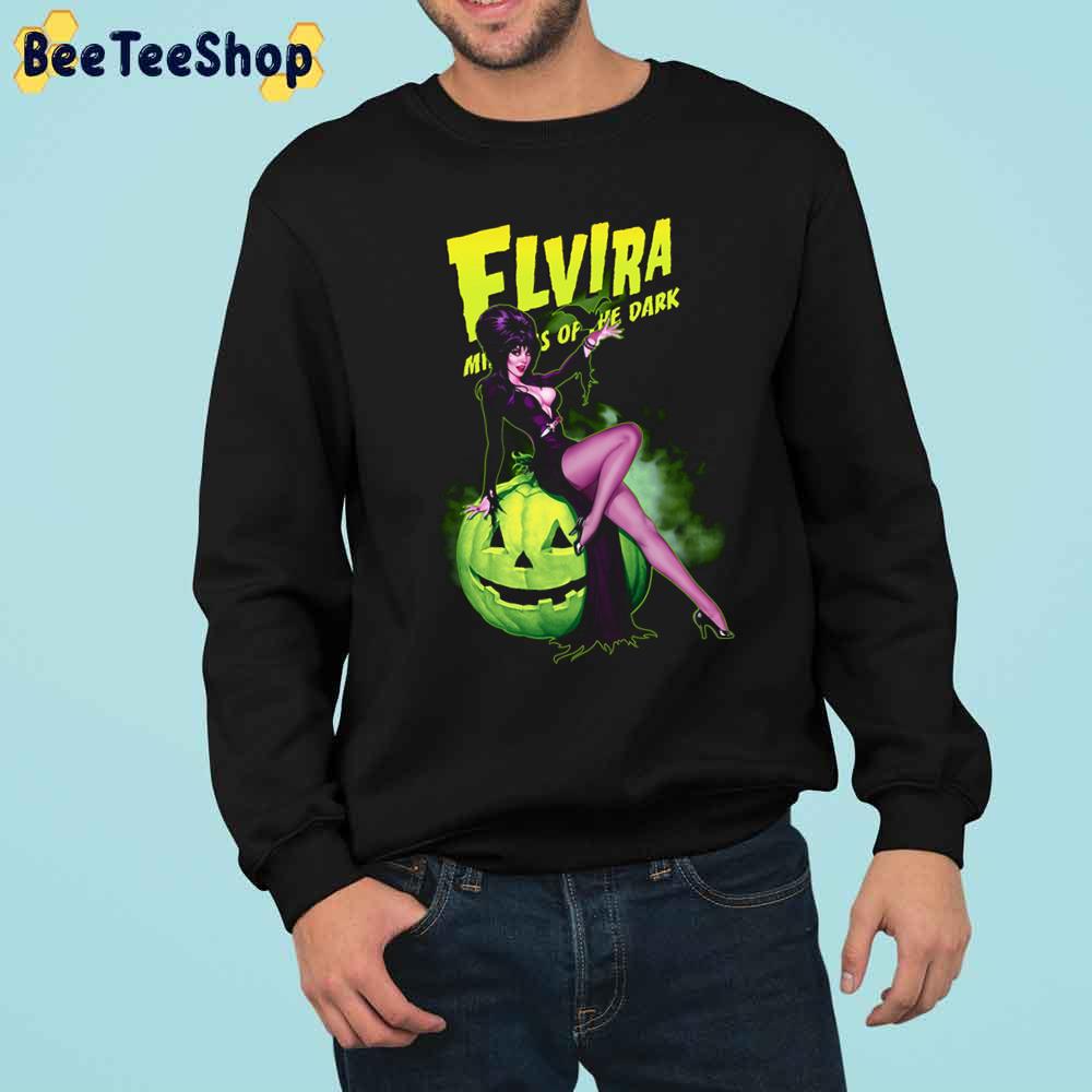 Elvira Mistress Of The Dark And Pumpkin Halloween Unisex Sweatshirt