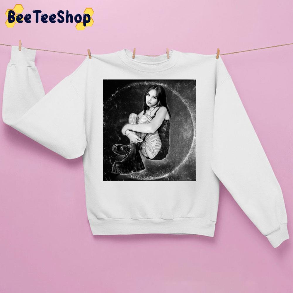 Black White Vintage Maggie Lindemann Trending Unisex Sweatshirt