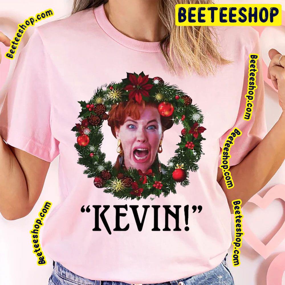 Kevin’s Mom In A Wreath In Christmas Home Alone Trending Unisex T-Shirt