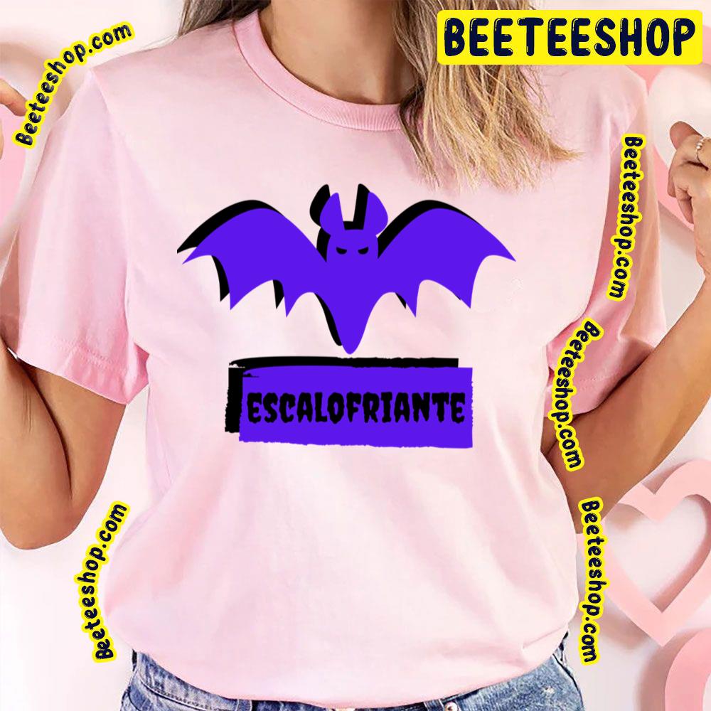 Blue Chilling Bat Murciélago Trending Unisex T-Shirt