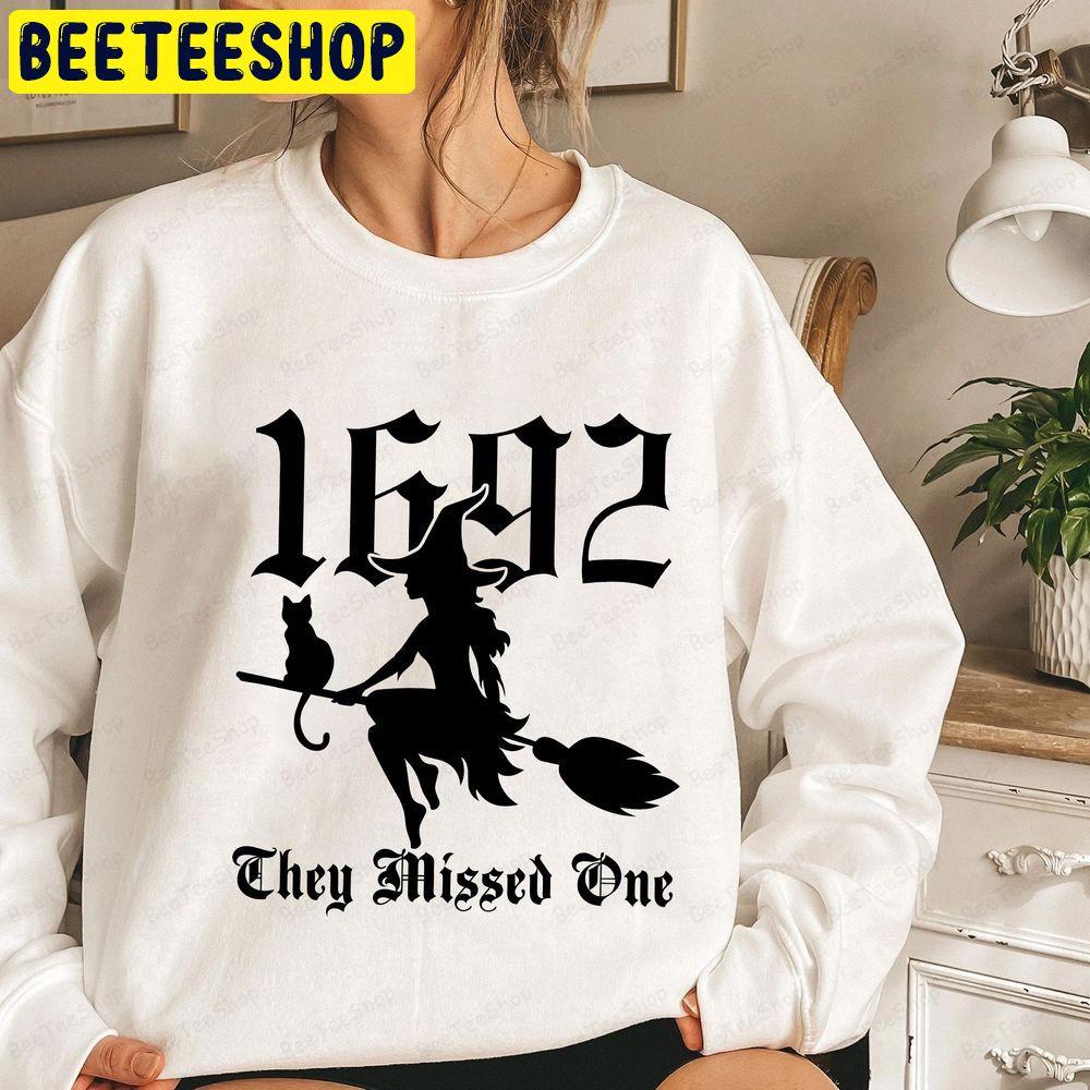 Vintage Salem 1692 They Missed One Beeteeshop Trending Unisex Sweatshirt