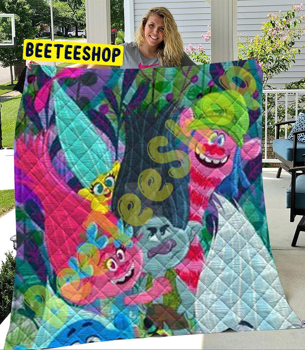 Art Trolls Holiday 05 Trending Quilt